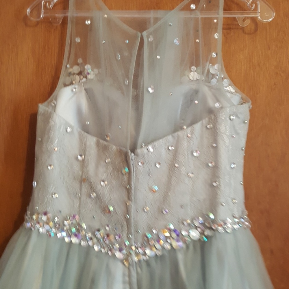 A Dress - Picture 4 of 4